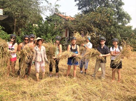 Farming tour in Mekong Delta for students. 